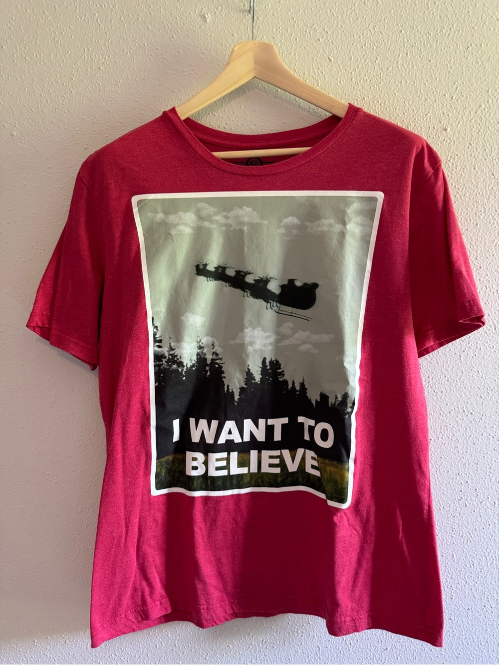 MAD Engine Red Tee Size Extra Large Santa I Want To Believe Shirt Christmas